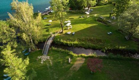 Großer Seegarten mit direktem Seezugang