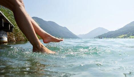 Füße baden im Weissensee