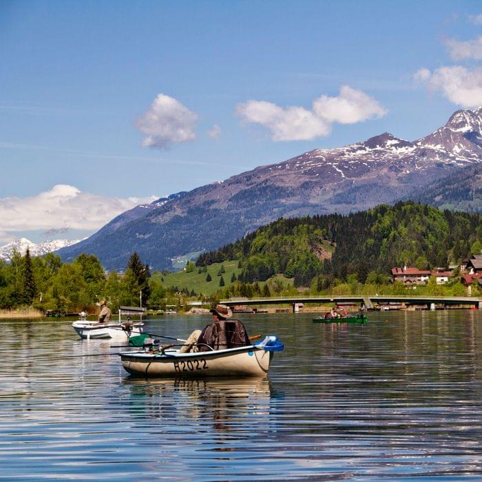 Fischen mit Boot am Weissensee
