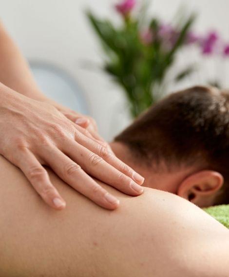 Massage im Lacus Wellnessbereich