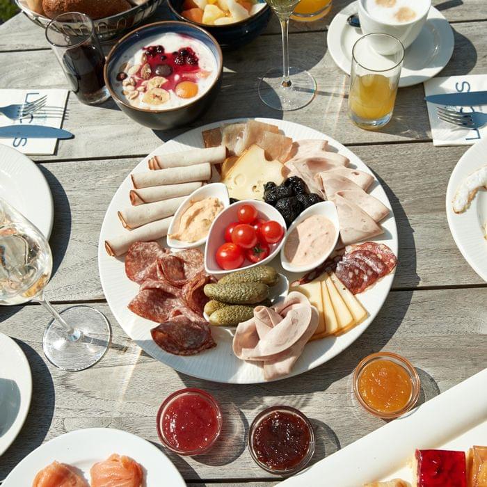 Frühstück mit regionalen Produkten