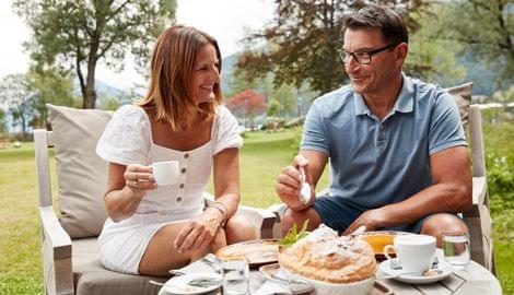 Salzburger Nockerl essen auf der Terrasse