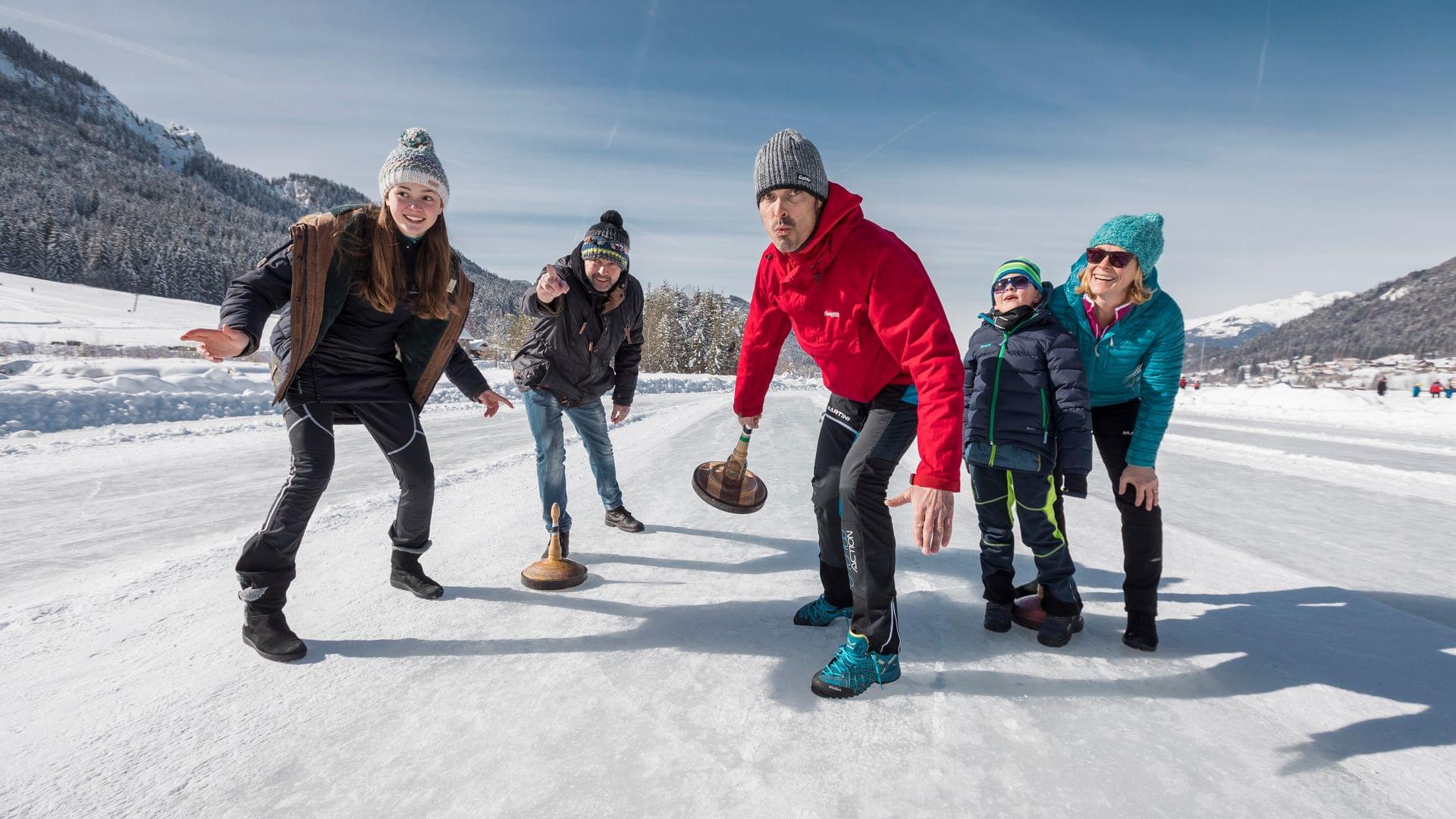 Eisstockschießen am Weissensee in Kärnten