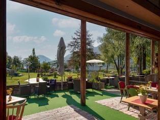 Restaurant mit Blick auf den Weissensee