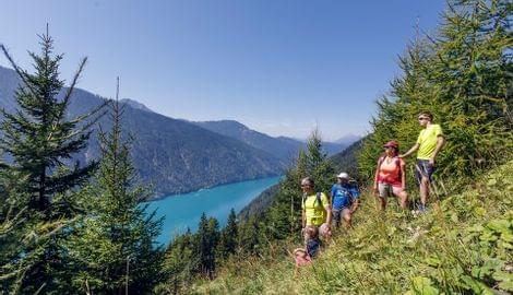 Wandern mit der Familie am Weissensee