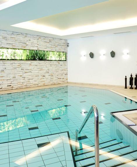 Indoor-Pool im Wellnesshotel am Weissensee